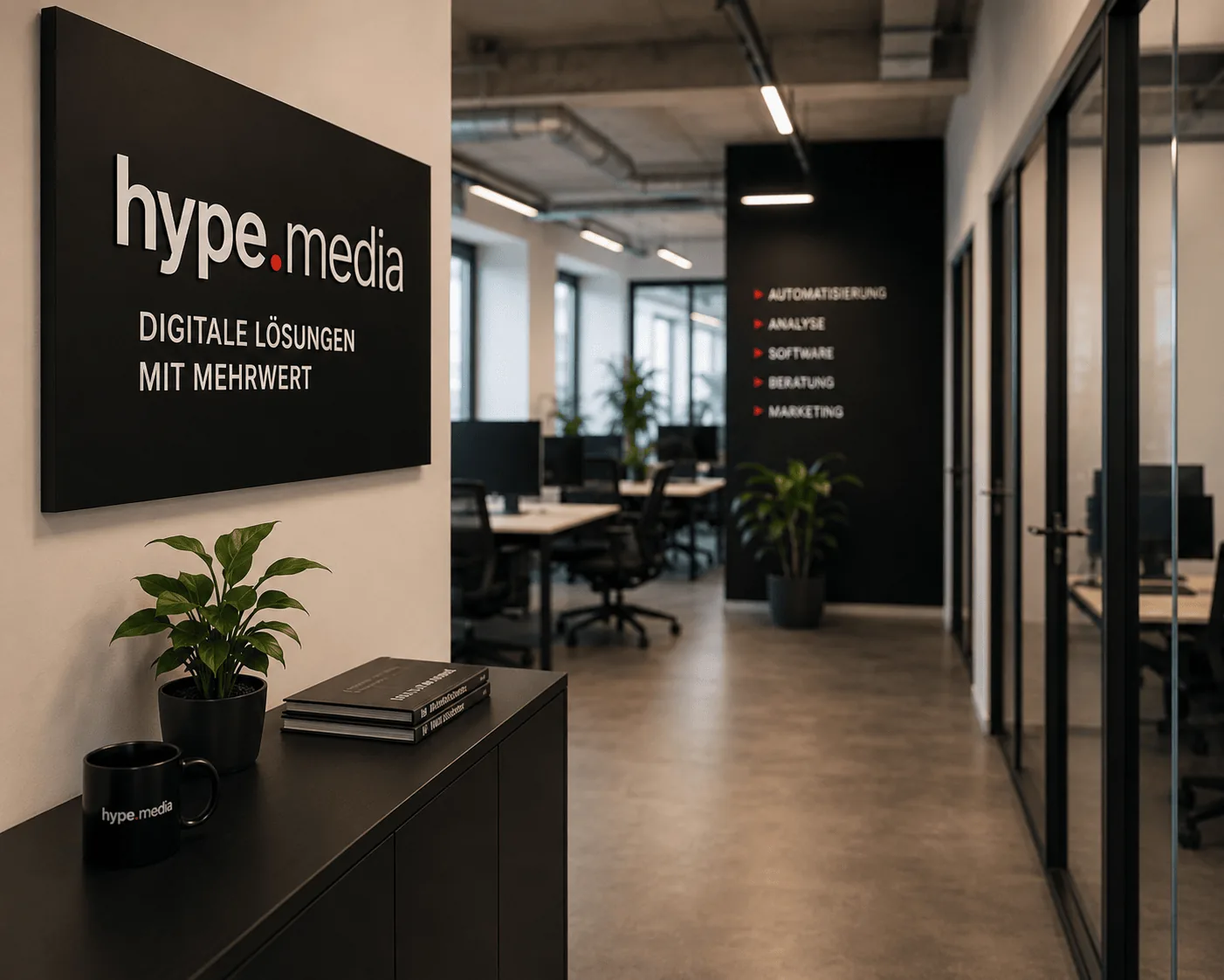 Eingangsbereich und Großraumbüro mit hype.media-Wandschild
