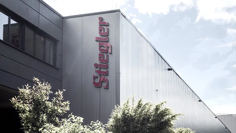 Fassade mit Stiegler-Schriftzug